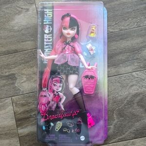 Monster High Draculaura Day Out Doll w/ Accessories (Purse, Juice & Sunscreen)